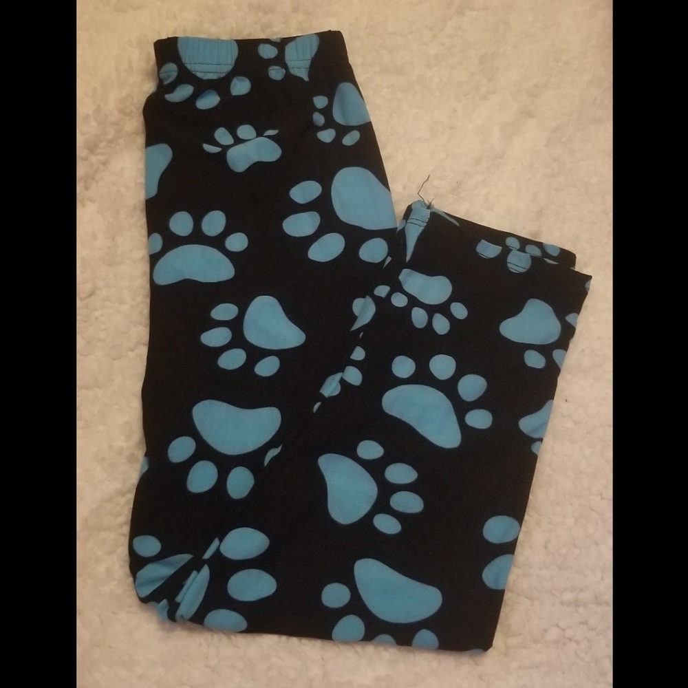 One Size Paw Print Capris